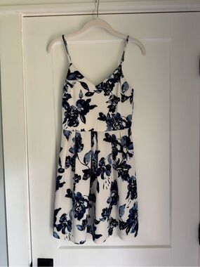 Monteau White Blue Floral Party Mini Summer Dress V Neck Spaghetti Straps M